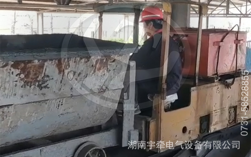 礦用2.5噸防爆蓄電池電機(jī)車(chē)現(xiàn)場(chǎng)運(yùn)行視頻